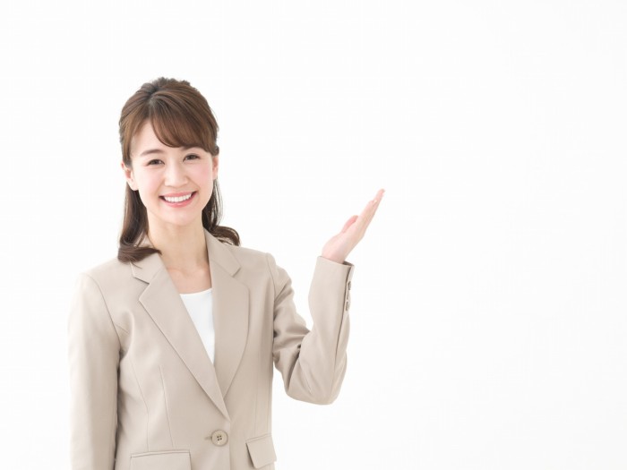 ベージュスーツ・女性